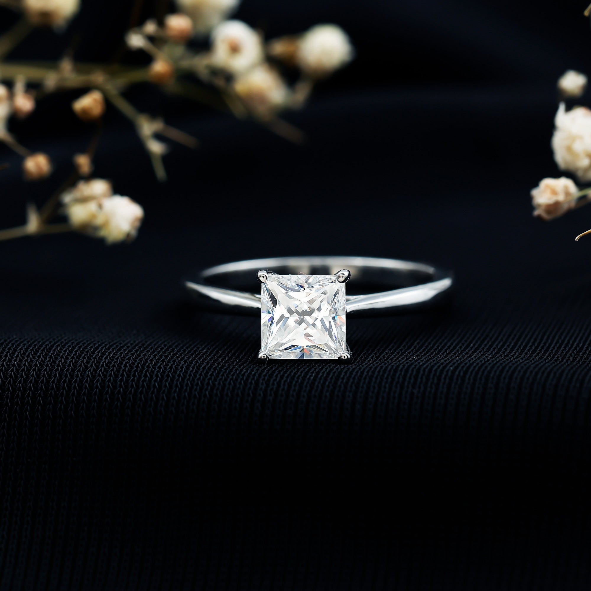 Womans gorgeous Solitaire 1 Carat Princess Cut Lab Grown Diamond Engagement Ring with IGI Certificate