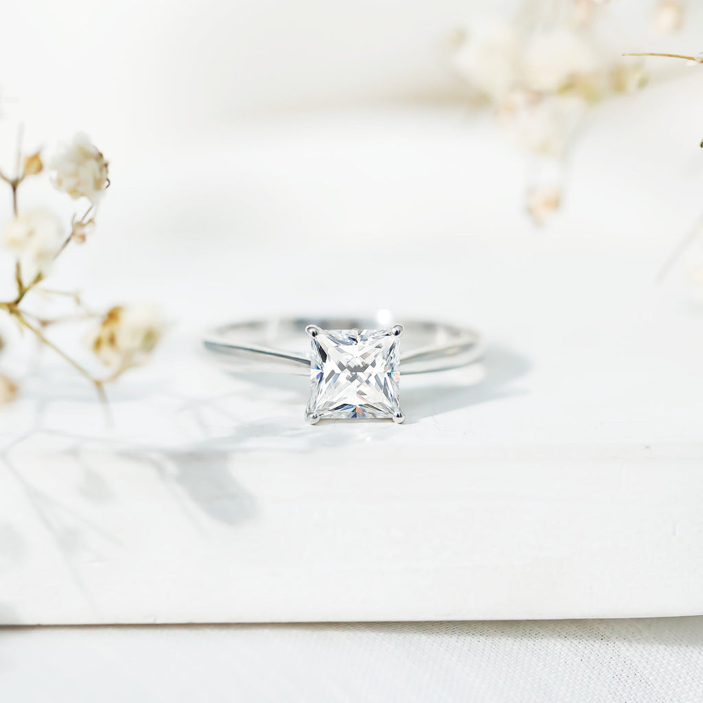 Womans gorgeous Solitaire 1 Carat Princess Cut Lab Grown Diamond Engagement Ring with IGI Certificate