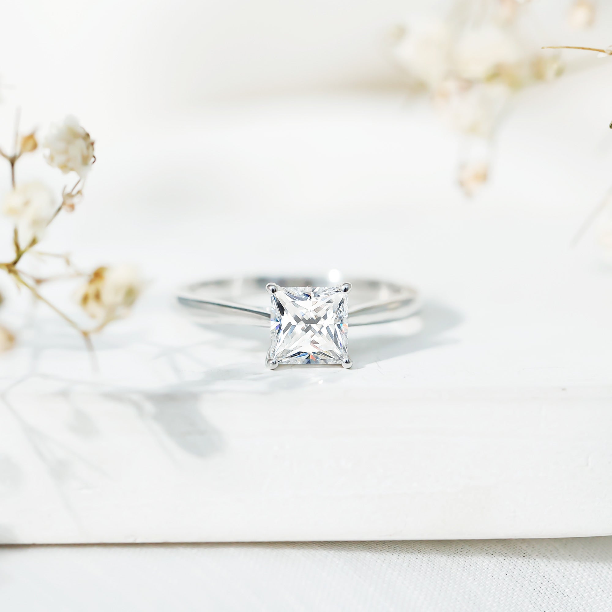 Womans gorgeous Solitaire 1 Carat Princess Cut Lab Grown Diamond Engagement Ring with IGI Certificate